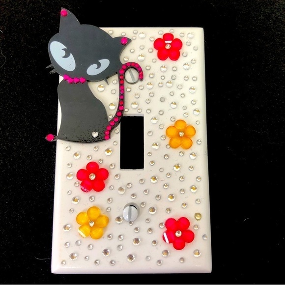 💕2/$25💕Black Cat with Flowers Light Switch Plate Cover Handcrafted - Picture 1 of 1